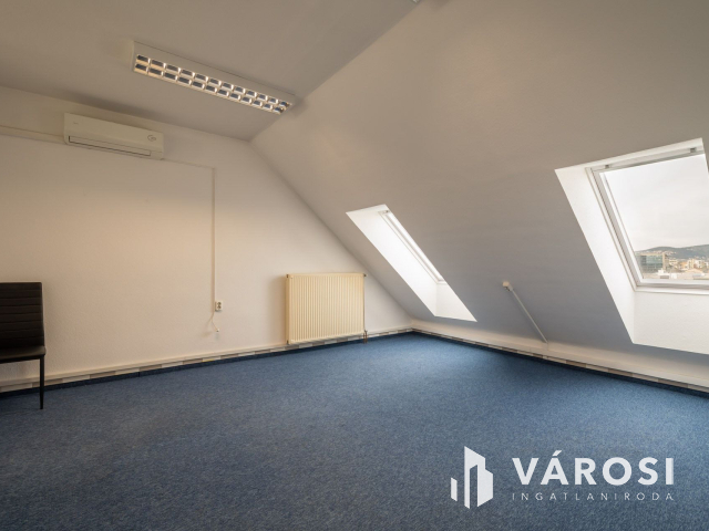 Budai hegyekre panorámás iroda