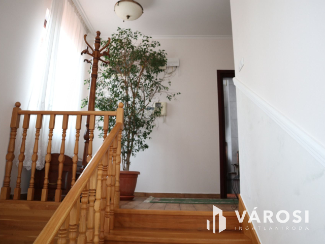 Exkluzív kétgenerációs családi ház Móra városrészen!