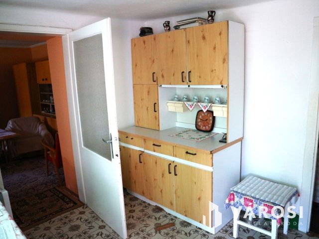 Vasvár központban,csendes helyen,2és fél szobás cs.ház eladó