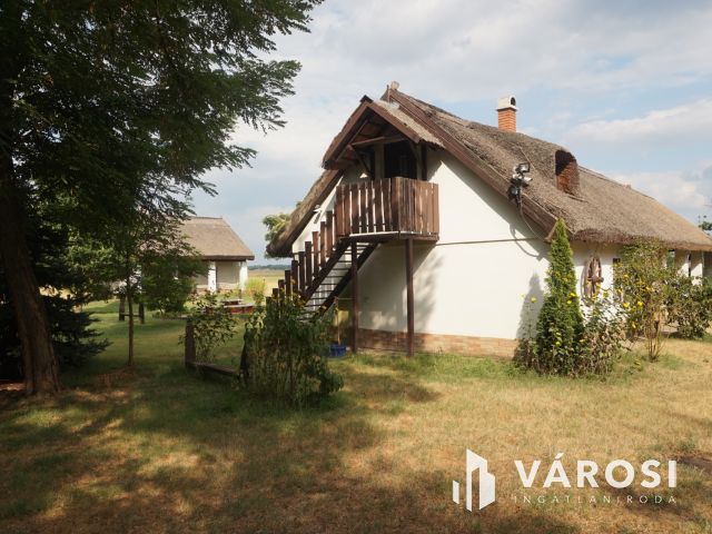 Igényes tanyakomplexum akár falusi turizmusra!