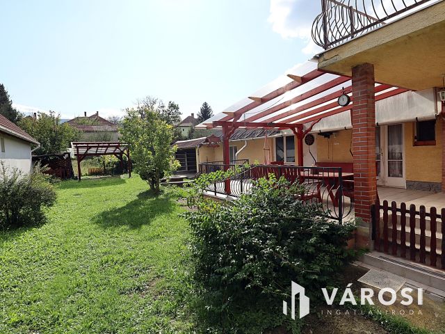 Nagy családi ház Parád központjában