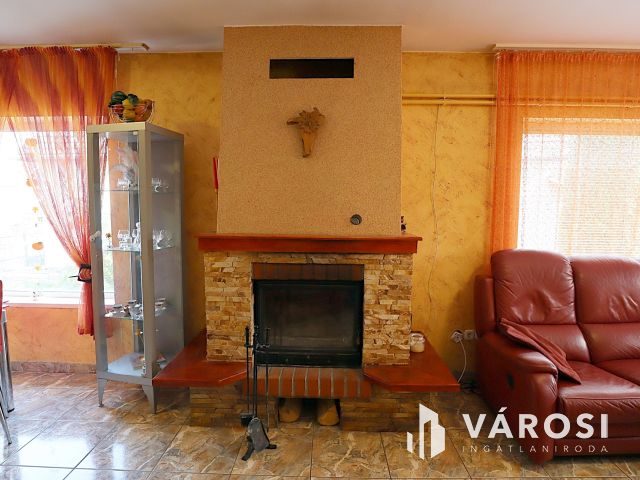 Nagy családi ház Parád központjában