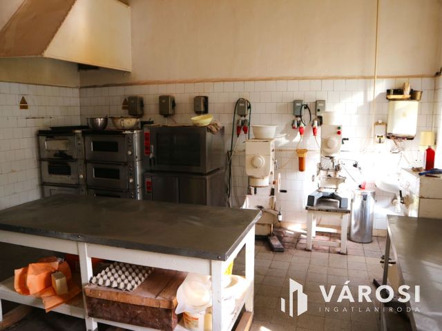 Körmend,volt cukrászüzem,berendezés nélkül eladó!