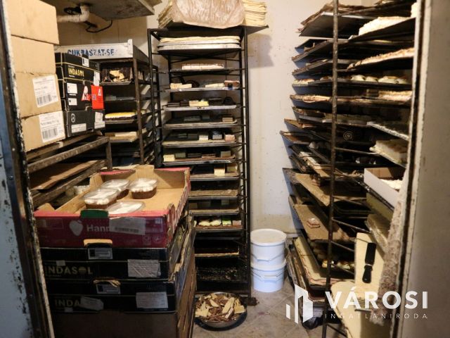 Körmend,volt cukrászüzem,berendezés nélkül eladó!