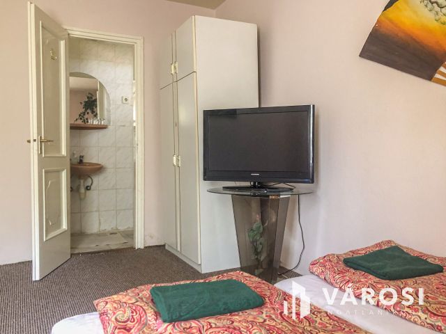 Eladó 2300 m2-es hotel a 16. kerületben