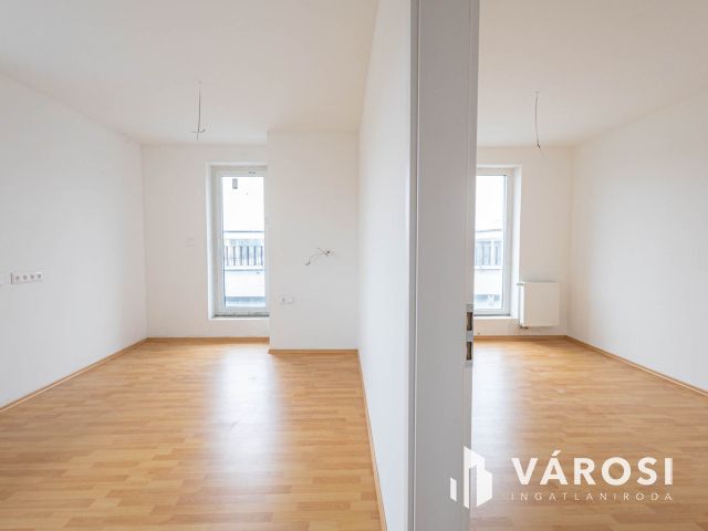 PENTHOUSE BUDAI PANORÁMÁVAL A PÉTERHEGYI LAKÓPARKBAN! C-T-1