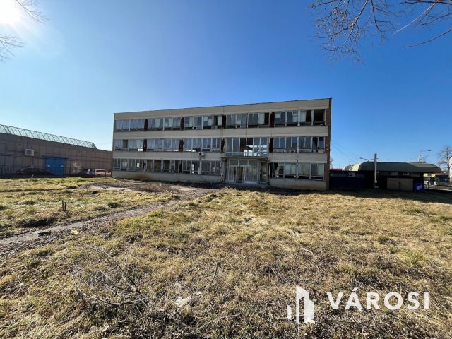 Debrecen kiemelt ipari részén, telephely, irodaház eladó!