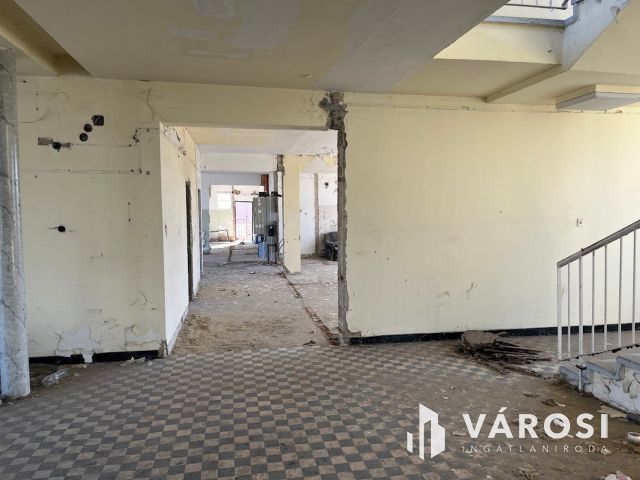Debrecen kiemelt ipari részén, telephely, irodaház eladó!