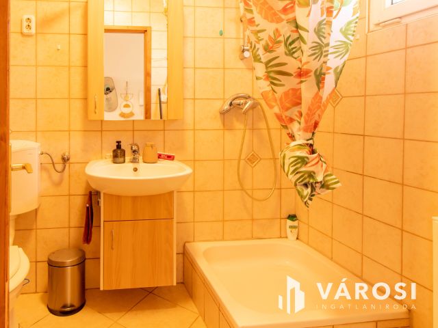 Felűjításmentes , kiváló állapotú ház Pócsmegyeren