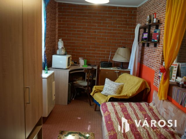 Tabáni ház tágas telekkel Vásárhelyen