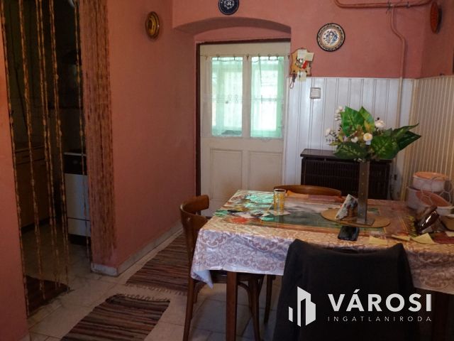 Tabáni ház tágas telekkel Vásárhelyen