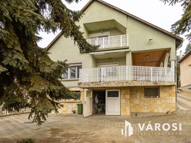 Pilisborosjenő és Budapest határán, panorámás családi ház