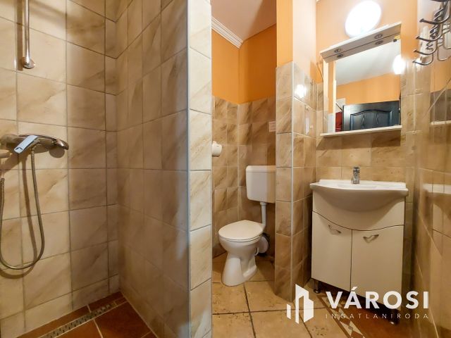 Eladó apartmanház – munkásszállás - nyaralóház