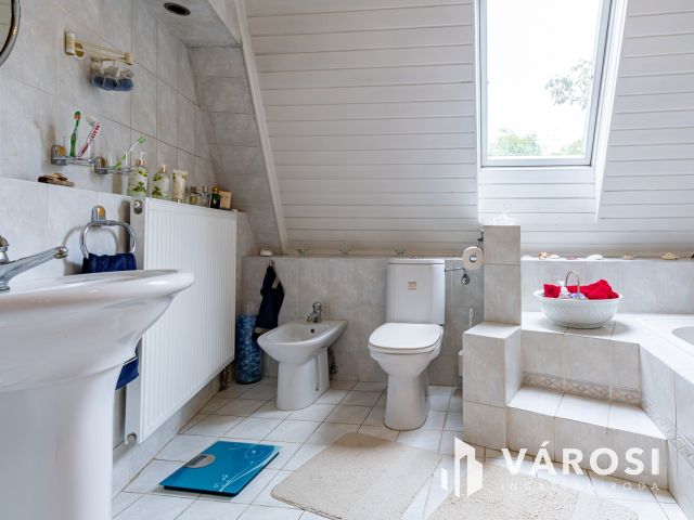 Szép nagy ház, rendezett nagy telek, Rákosszentmihályon