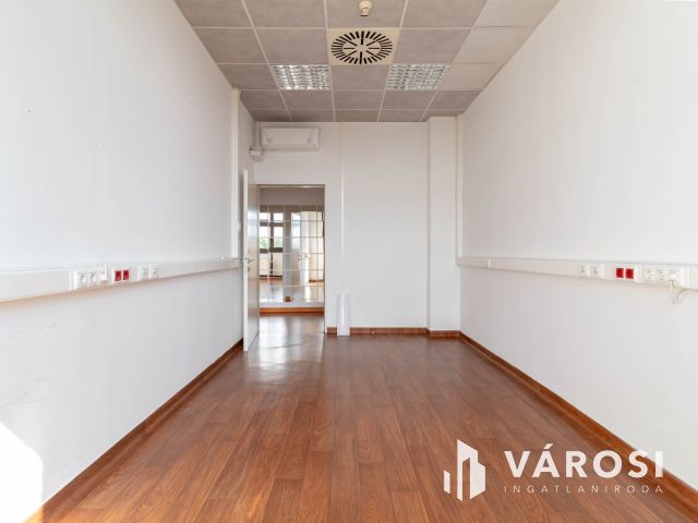 Csepel HÉV állomástól 2 percre 132 m2-es irodablokk kiadó