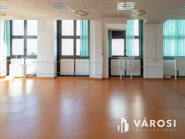 Csepel HÉV állomástól 2 percre 132 m2-es irodablokk kiadó