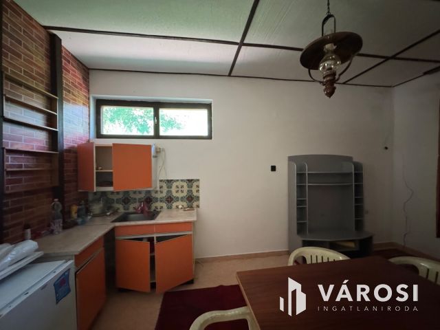 Kis nyaraló kis kerttel a tökéletes pihenésért