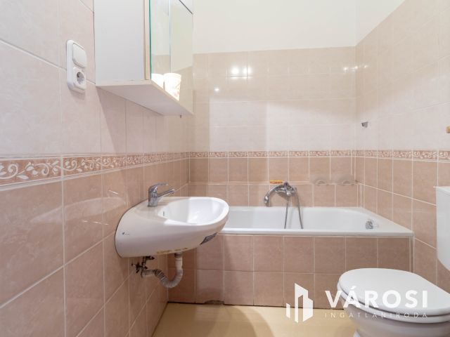 4 szintes, 330 m²-es, önálló irodaház a Tisztviselőtelepen