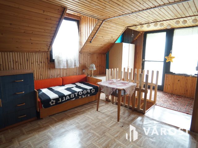 Lakható zárt kert, idilli környezetben