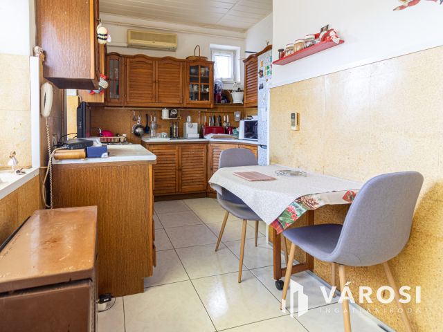 Két szintes családi ház nagy garázssal Egerben!