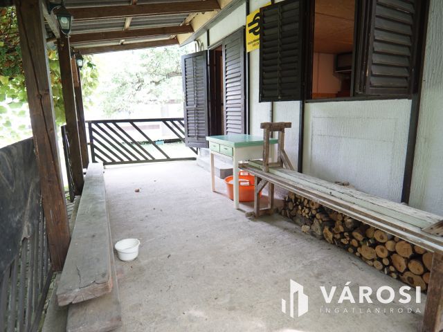 Cserfői hegyen lakható hétvégi ház