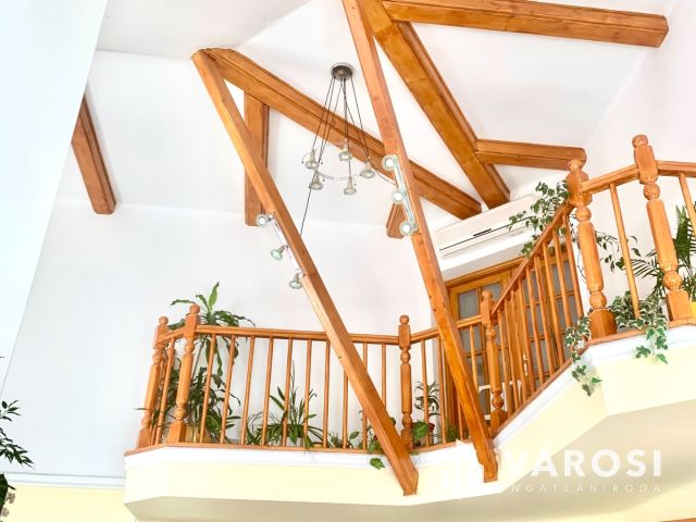 Csigekertben  , rendelőnek is alkalmas , családi ház eladó.