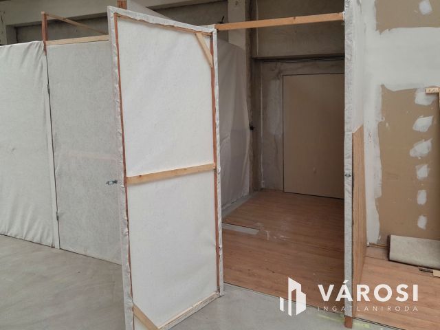 Kiadó 10 m2-es, fűtetlen raktárak minimum 6 hónapra