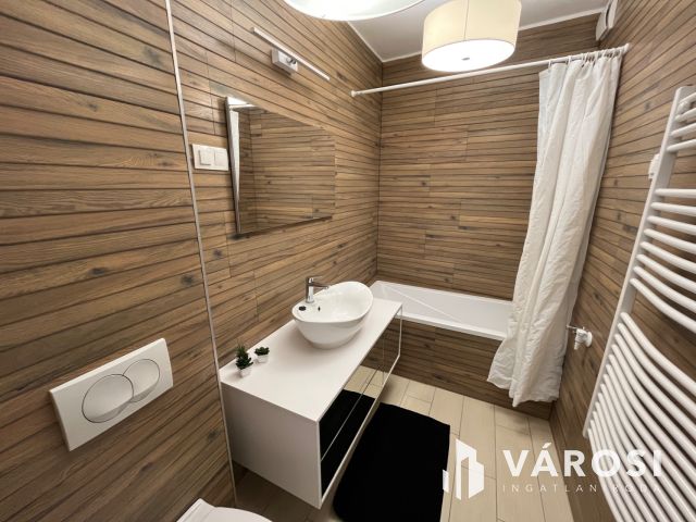 Debrecen Belvárosban, Dupla komfortos Nagy Lakás Kiadó!