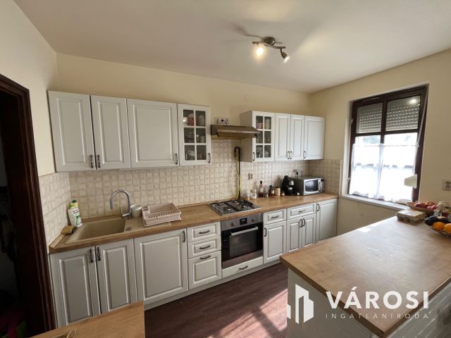 Debrecen Homokertben, Csendes Szép Utcában, Jó Ház Eladó!