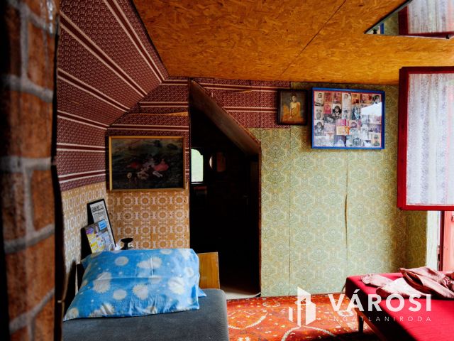 Hétvégi ház nagy kerttel Sziksóstón