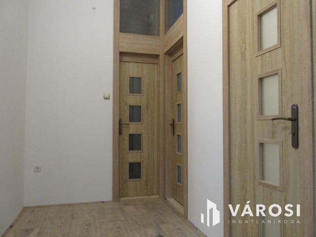 Nagypolgári ház társasházi lakásokká alakítva