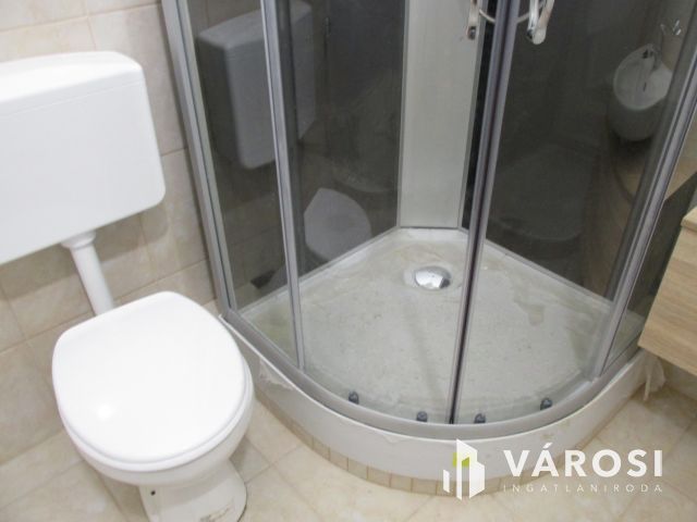 Nagypolgári ház társasházi lakásokká alakítva