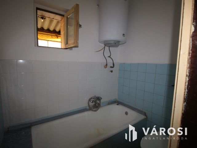 Jól alakítható ház a Szombathelyhez közeli Váton