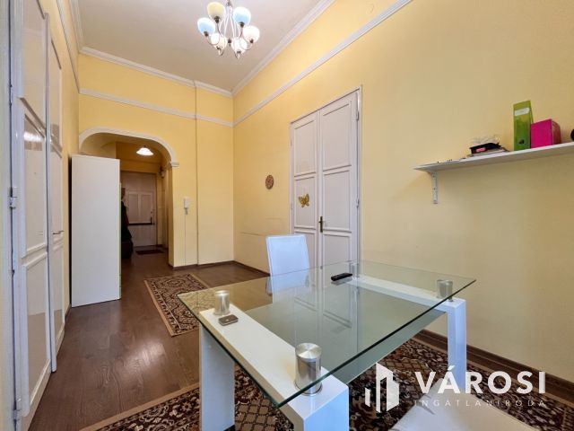 Erkélyes, galériázható lakás  a belvárosban - ne hagyja ki!