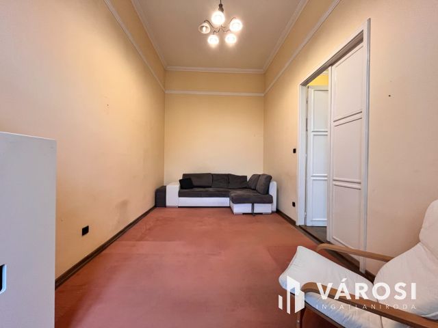 Erkélyes, galériázható lakás  a belvárosban - ne hagyja ki!