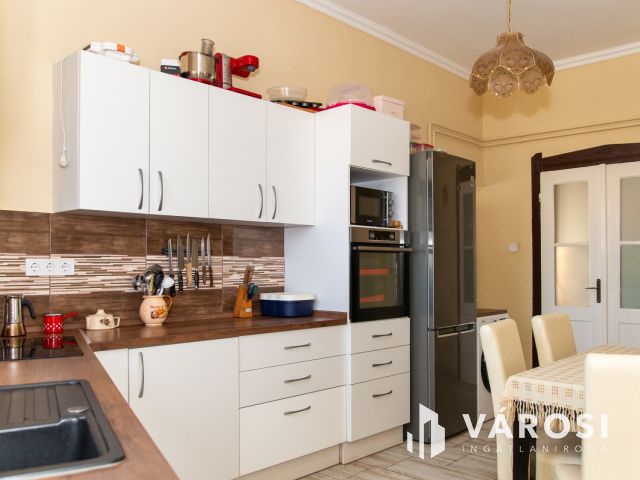 Vámospércs jó részén 5 szoba nappalis családi ház eladó!