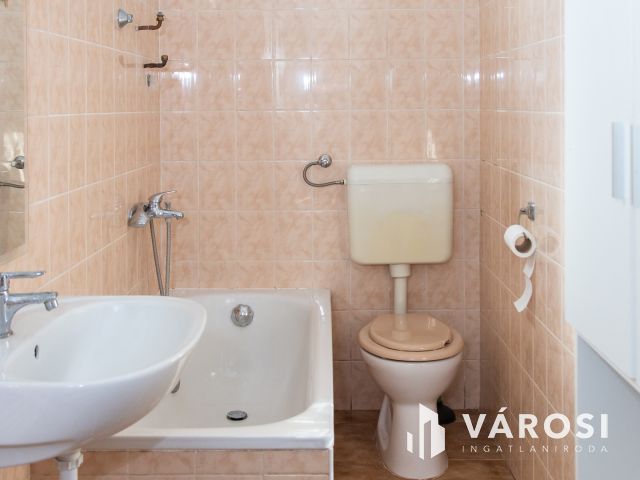 Vámospércs jó részén 5 szoba nappalis családi ház eladó!