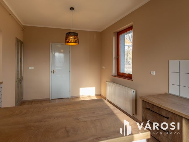 Kéznél a város, közel az autópálya – ideális lokáció