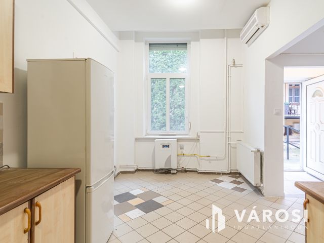 Belvárosi lakás, Zsinagóga 1 perc sétára - földszint