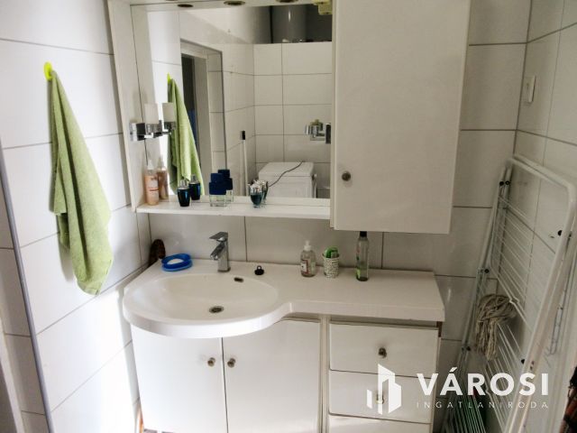 Kistelek központjában családi ház