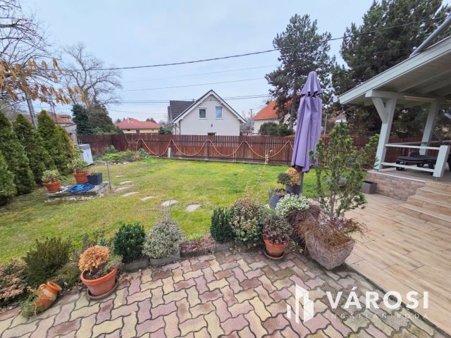 Exkluzív ikerház + Különálló modern lakás egyben eladó