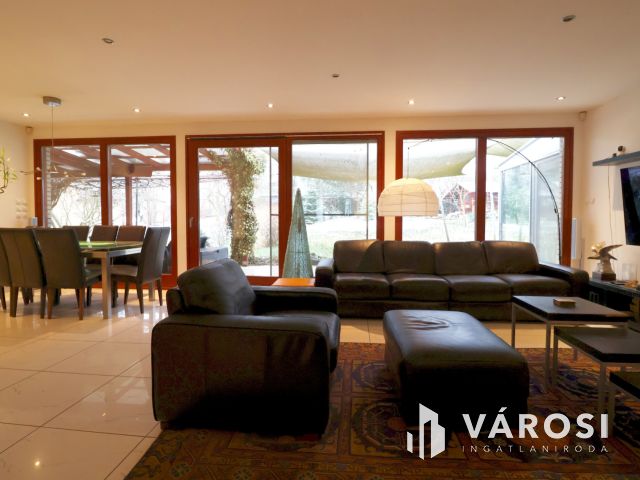 Kiadó természetközeli családi ház