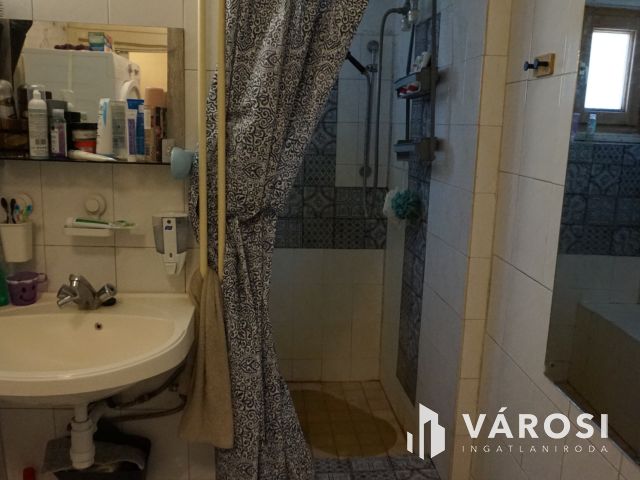 Impozáns lakás kertrésszel kiváló helyen Vásárhelyen