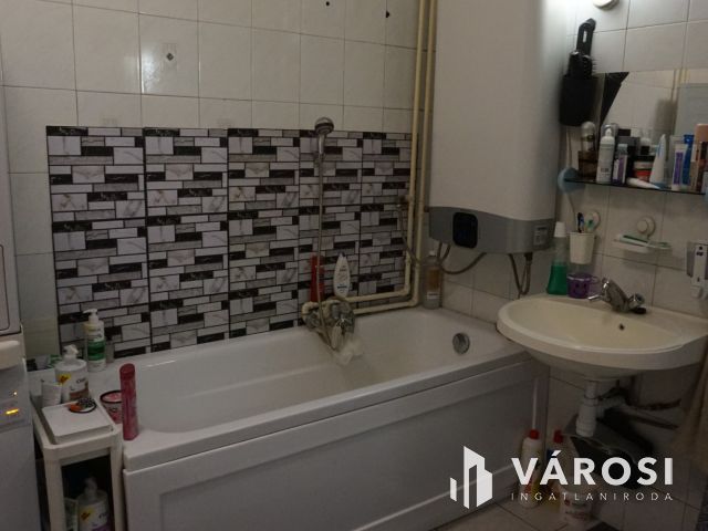 Impozáns lakás kertrésszel kiváló helyen Vásárhelyen