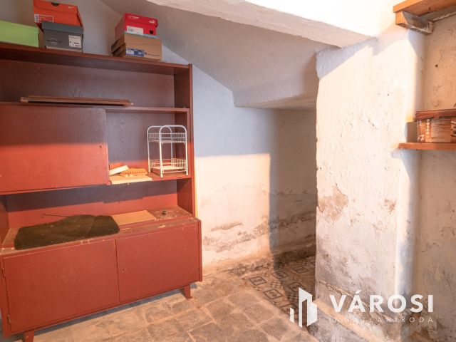 Pozsonyi földszinti takaros lakás