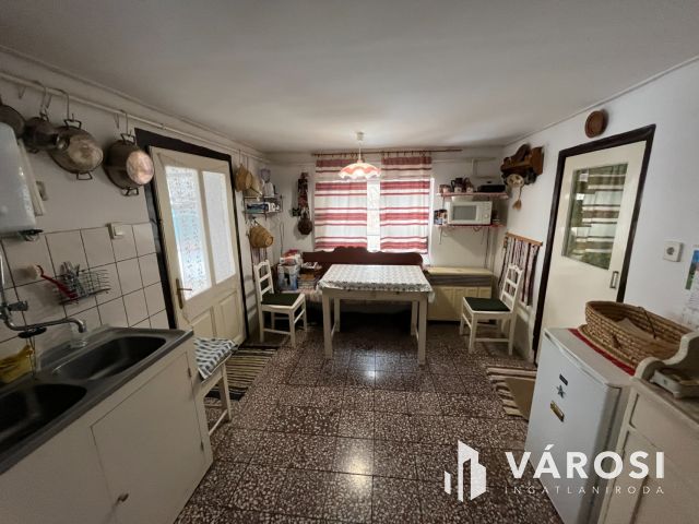 Figyelem! Tiszafüreden Nagyon Szép Parasztház Eladó!