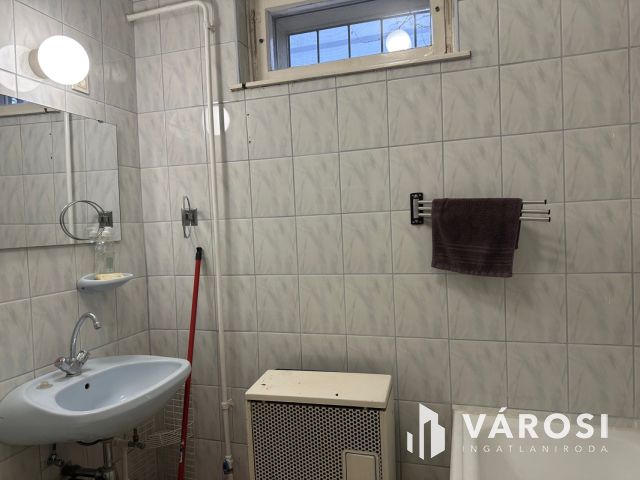 Kivételes helyen, csendes környezetben lakás KIADÓ!