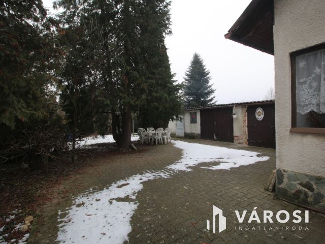 Tágas ház, nagy kert, vidéki hangulat Szombathelyen