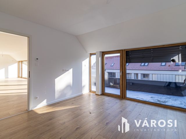 Modern 4 szobás, nagy erkélyes lakás Badacsonytomajon eladó