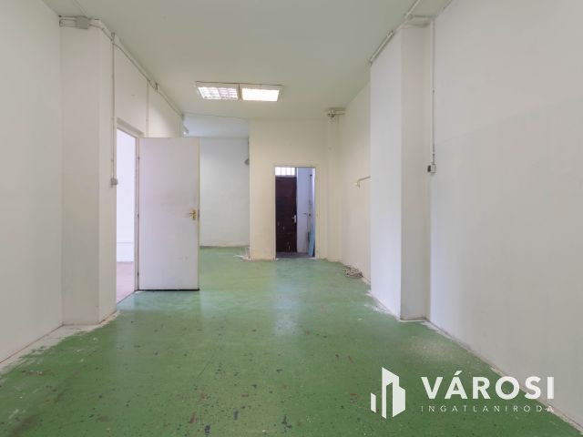 59 m2-es, klímás üzlethelyiség saját raktárral és mosdóval